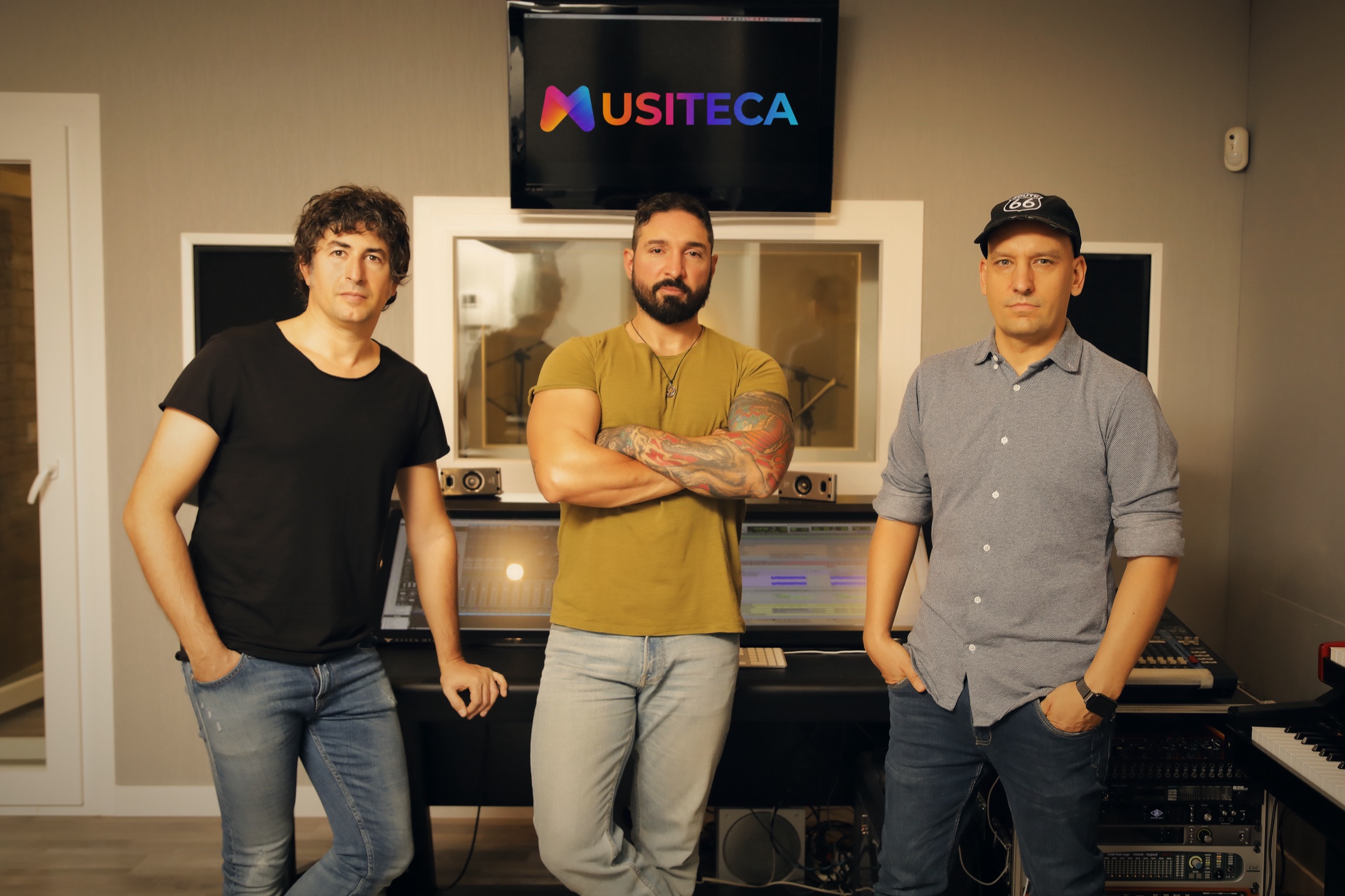 Jaume Bou, Marc Palmer y Óscar Nadal en el estudio de Musiteca