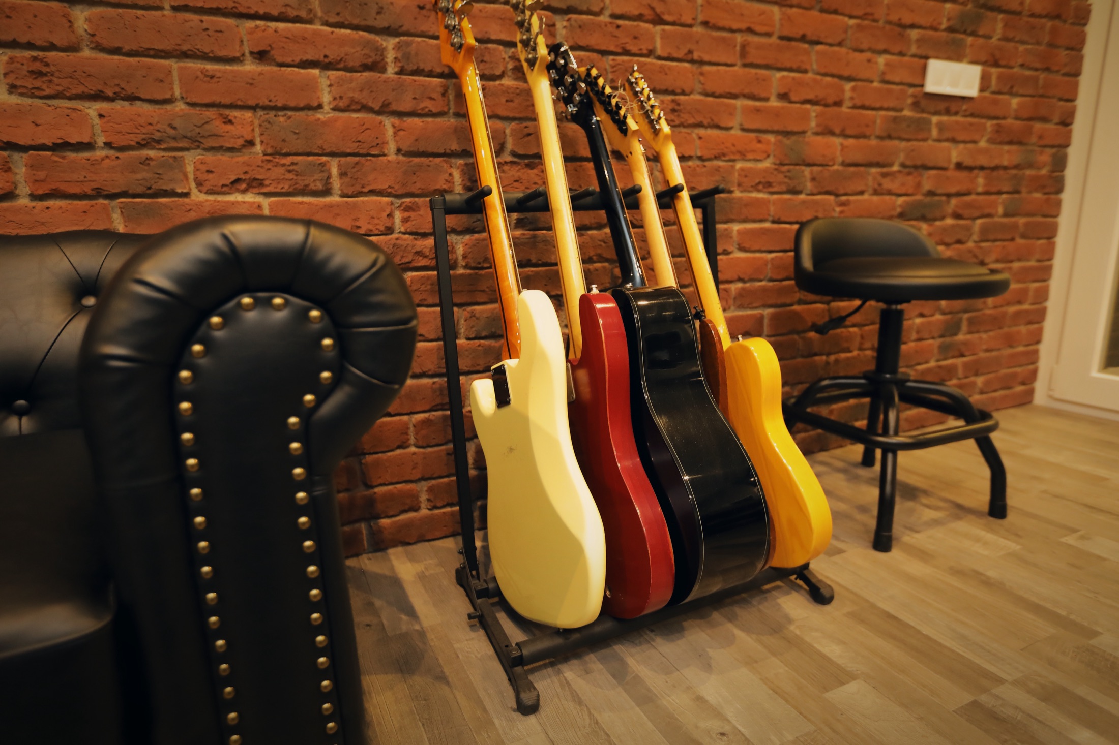 Guitarras y backline del estudio Musiteca en Madrid