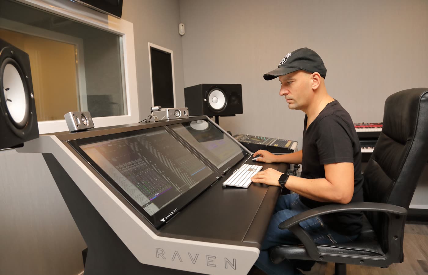 Sesión de mezcla y sonorización en el estudio Musiteca
